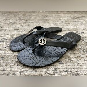 Tory Burch Thora Sandals‎ Black Silver Patent Leather Thong Flip Flop